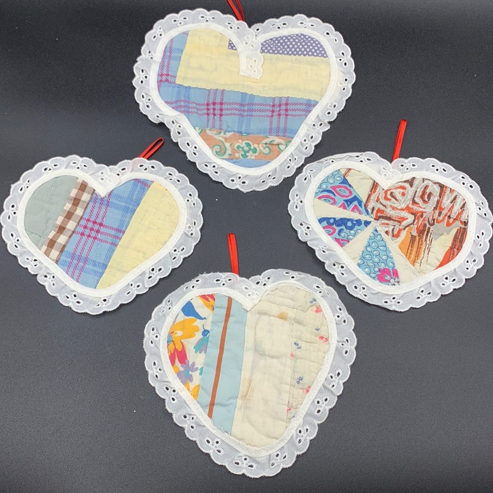 Vintage 4 Feed Sack Quilted Handmade Heart Shaped Eyelet Lace Ornaments Coasters